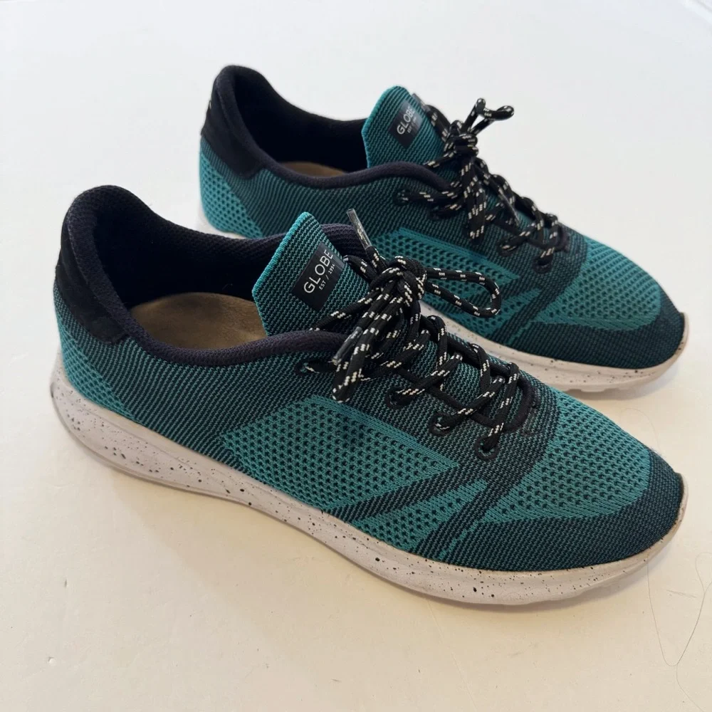 Globe avante sneakers
